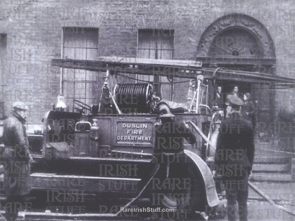 Dublin Fire Brigade putting out a fire in Georgian Dublin