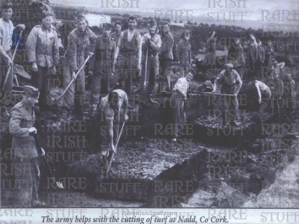 Army Cutting Turf At Nadd, Cork - WW2