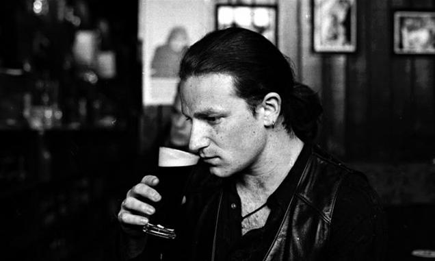 Bono having a Guinness, Dockers Pub, 1986