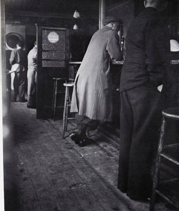 O'Neill's Pub, Sheriff Street, Dublin. 1953