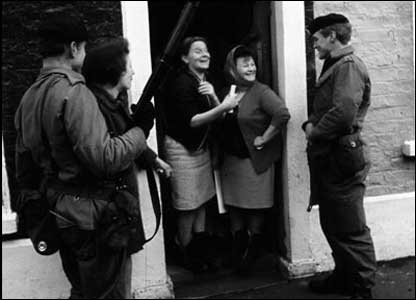 British Troops Enter Derry to Welcome Reception