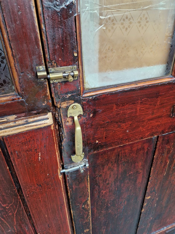 Lock on snug at Toners pub, Dublin